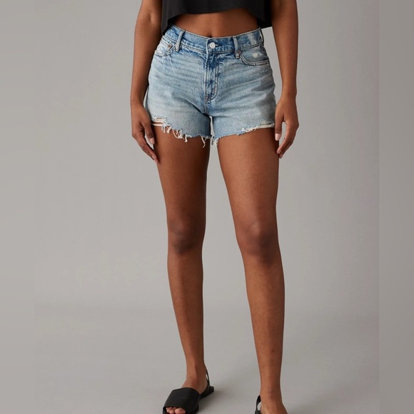 AMERICAN EAGLE AE Strigid Super High-Waisted Relaxed Ripped Denim Short  sz 12 - Picture 1 of 8